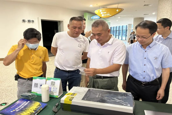 托普云農(nóng)展示的智能農(nóng)業(yè)儀器